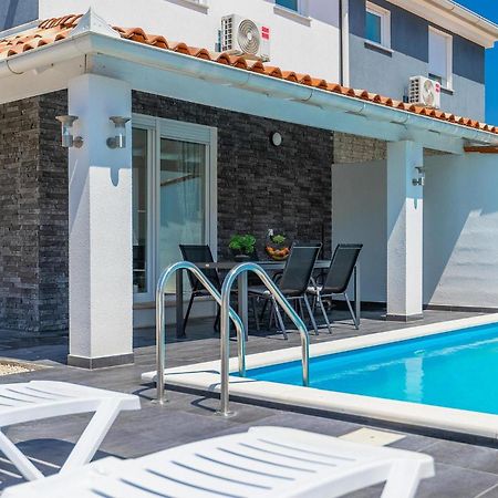 Villa Sarah Медулин Екстериор снимка