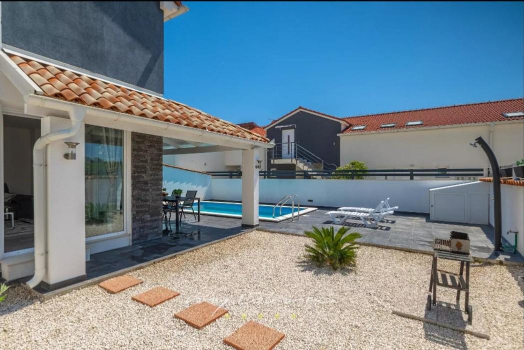 Villa Sarah Медулин Екстериор снимка